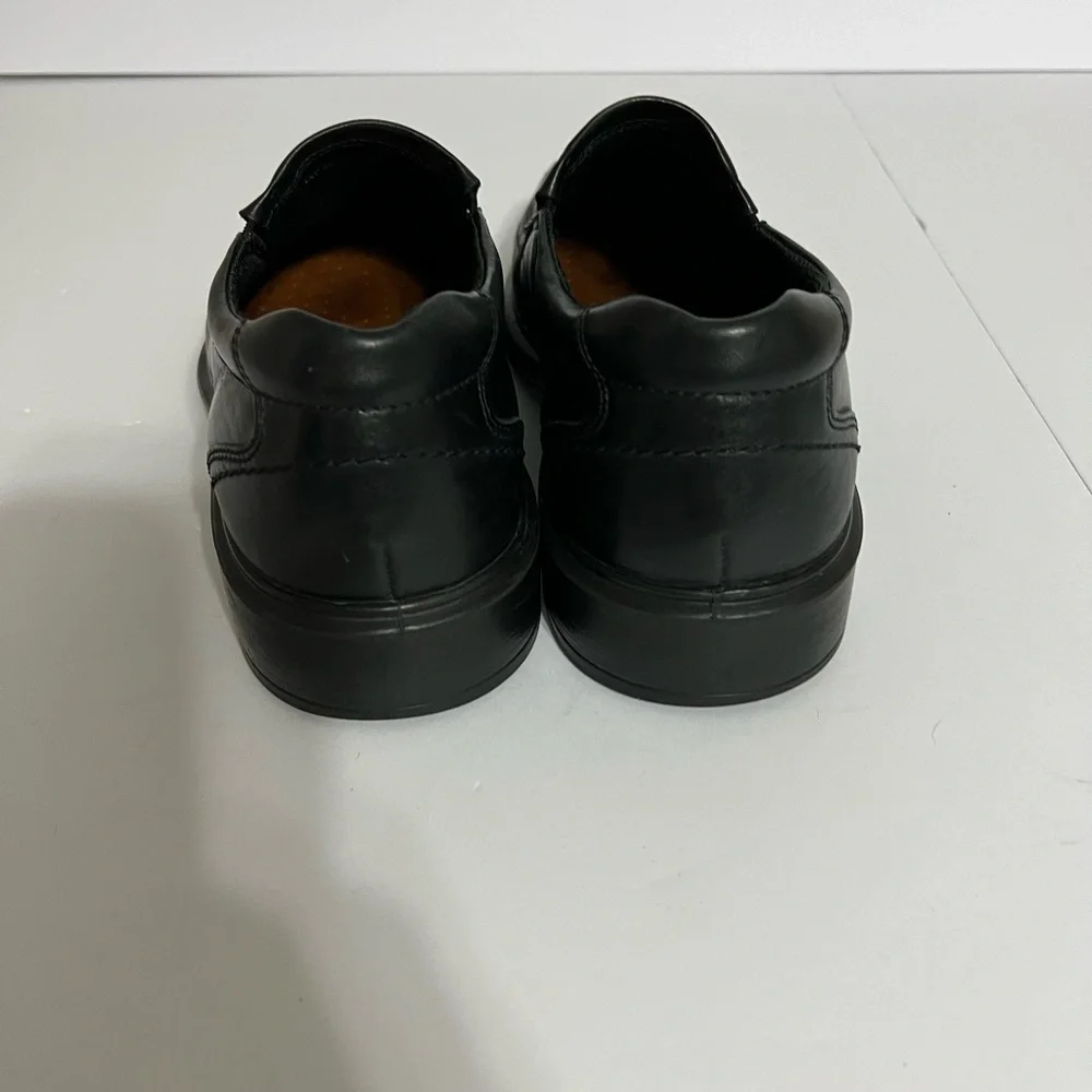 ECCO Men's Classic Black Leather Loafers